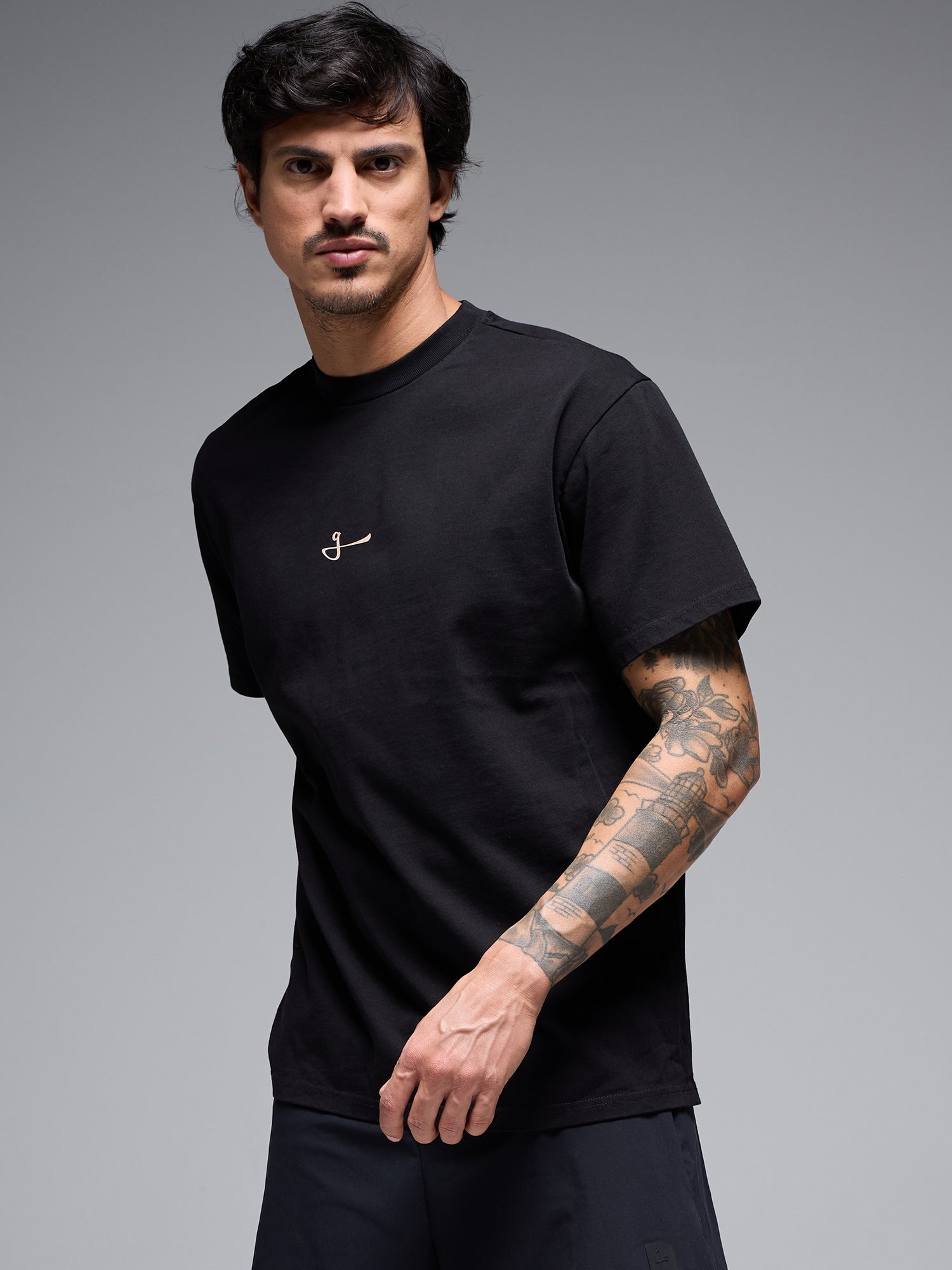 CAMISETA CORE OVERSIZED 100% ALGODÓN - NEGRO