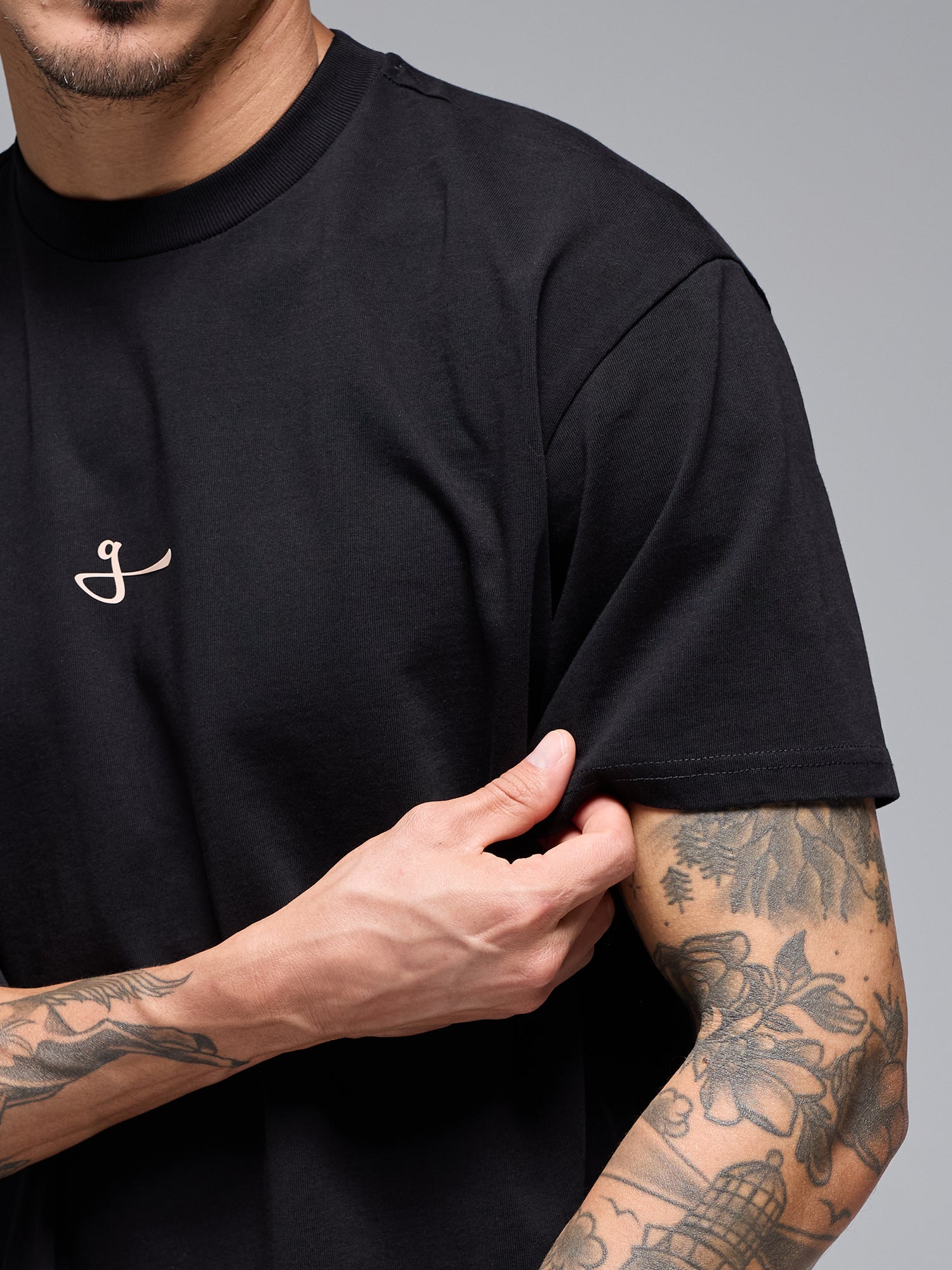 CAMISETA CORE OVERSIZED 100% ALGODÓN - NEGRO