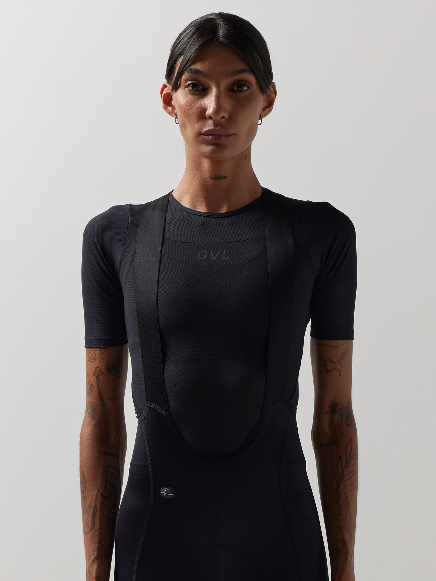 CAMISETA INTERNA ESSNTL NEGRA MUJER