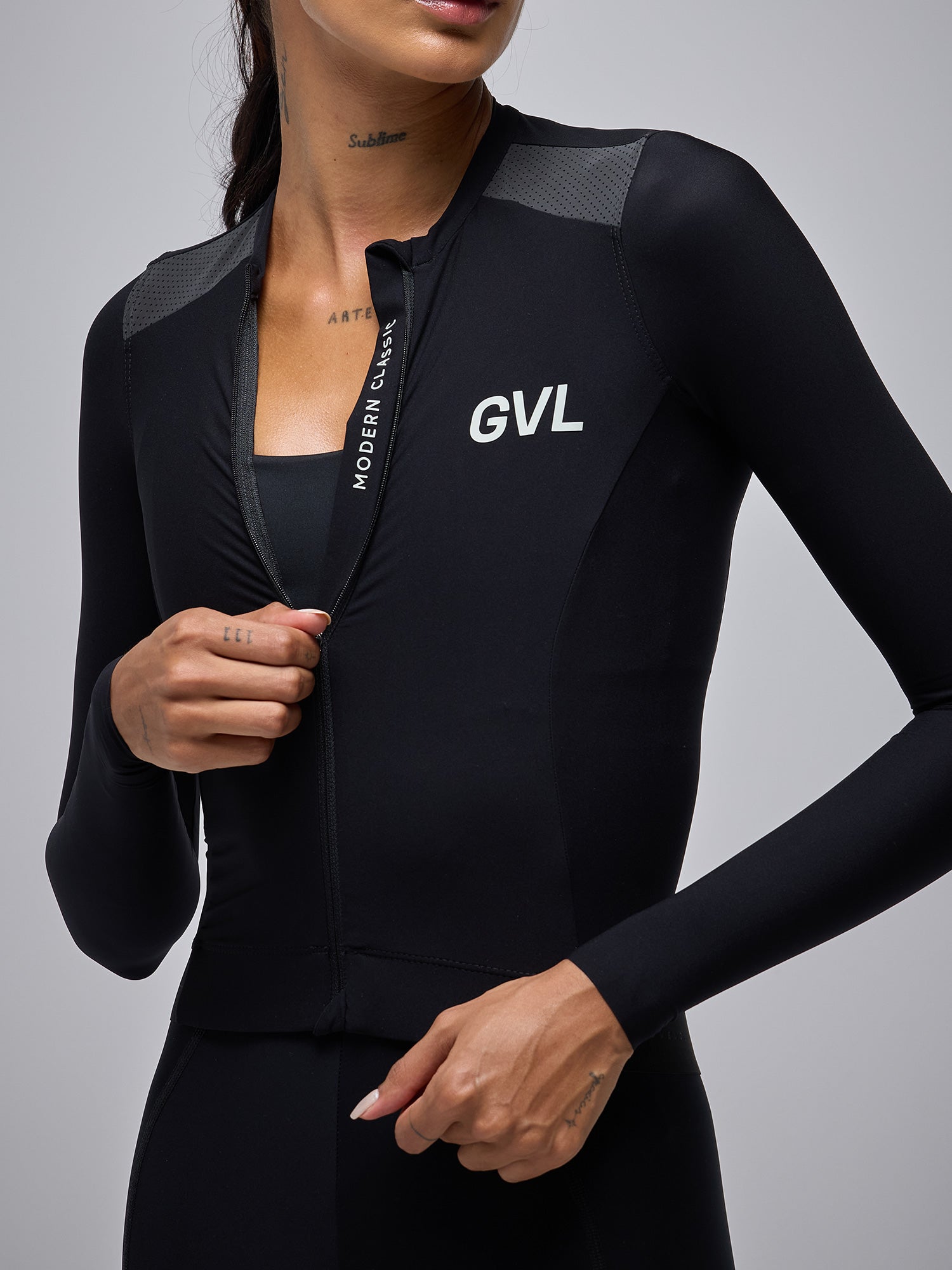 CAMISETA UNISEX ML MODERN CLASSIC - BLACK