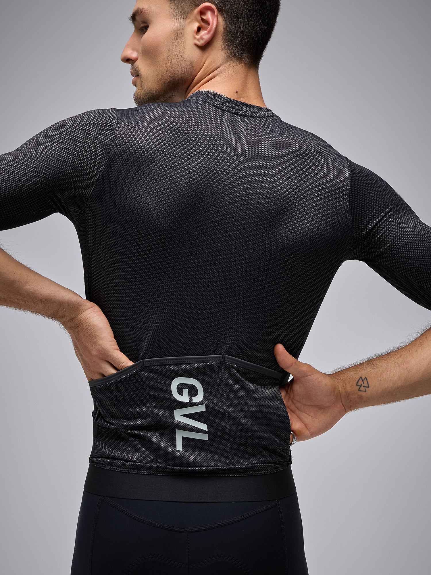 CAMISETA MODERN CLASSIC GRAFENO - NEGRO