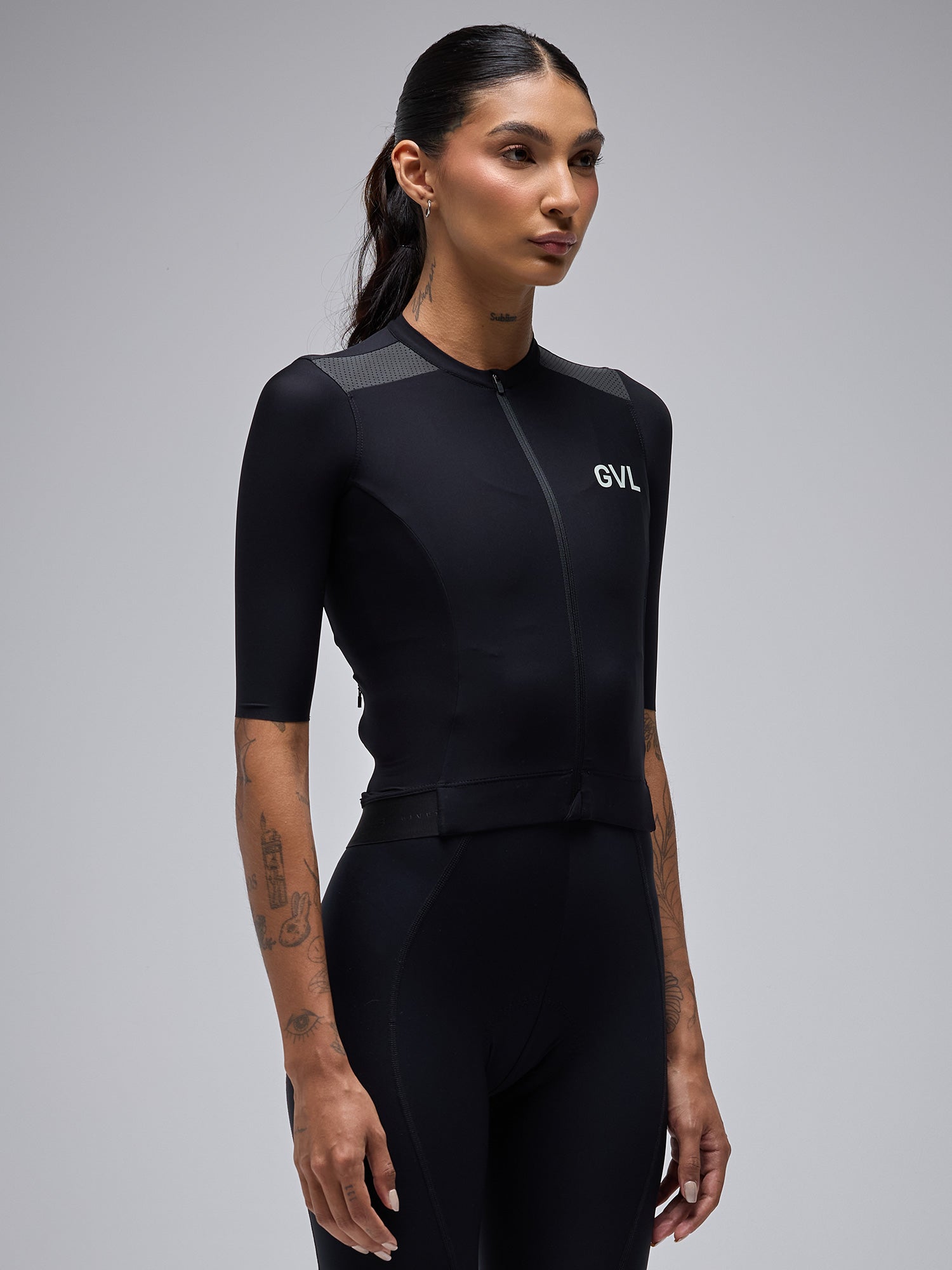 CAMISETA UNISEX MODERN CLASSIC - NEGRO