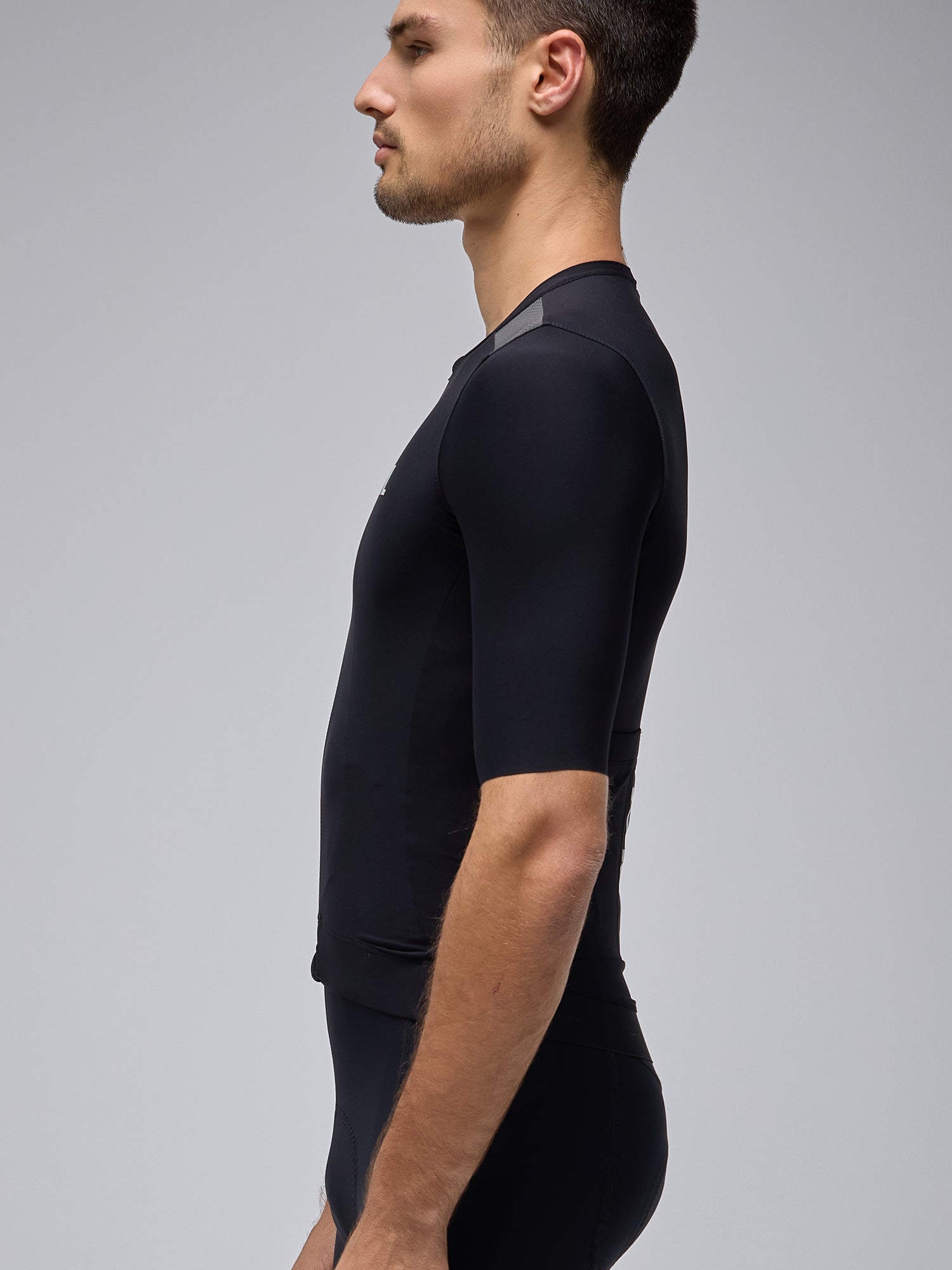 CAMISETA UNISEX MODERN CLASSIC - NEGRO