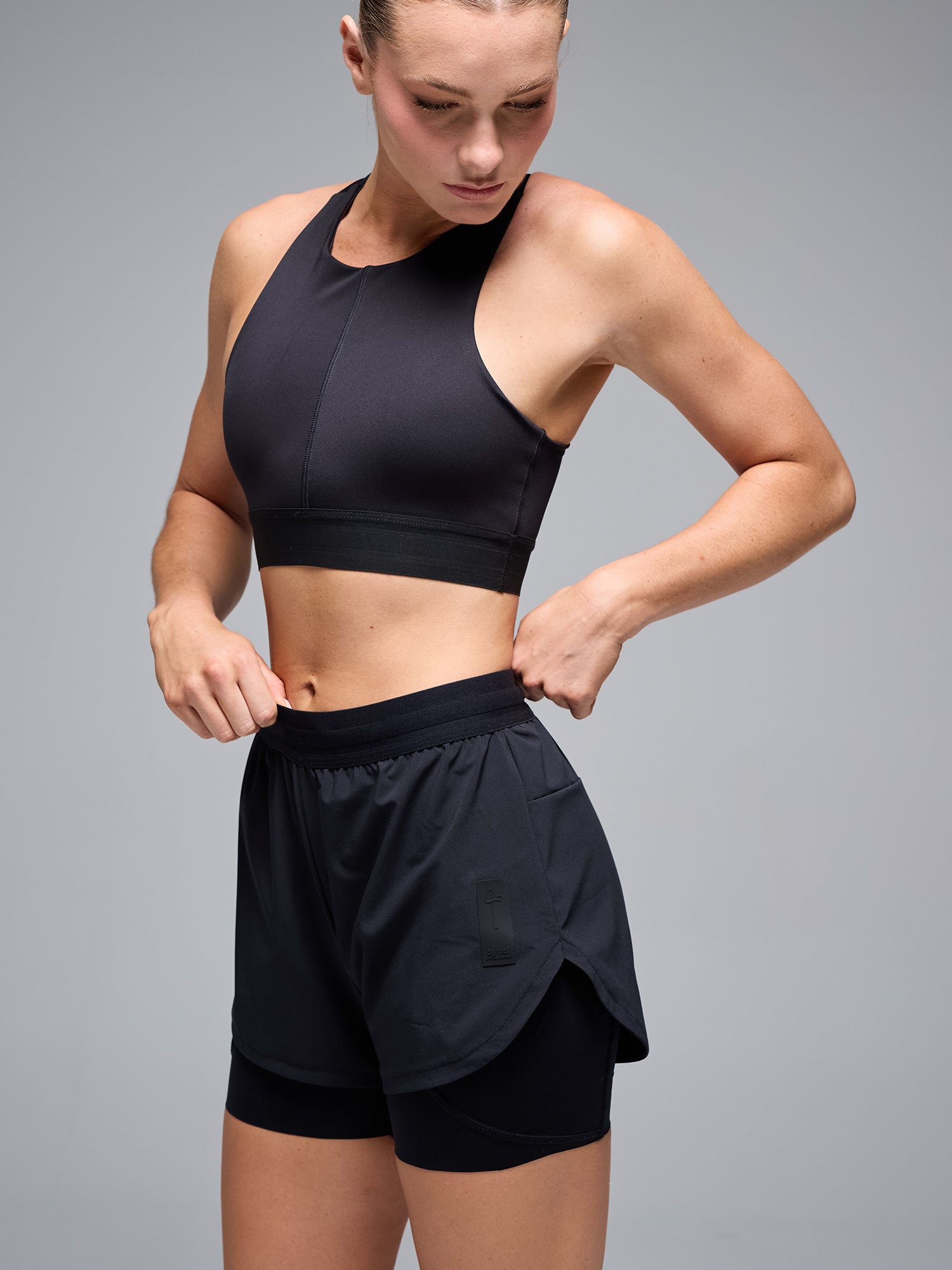 PANTALONETA BYND 2-EN-1 MUJER - NEGRO