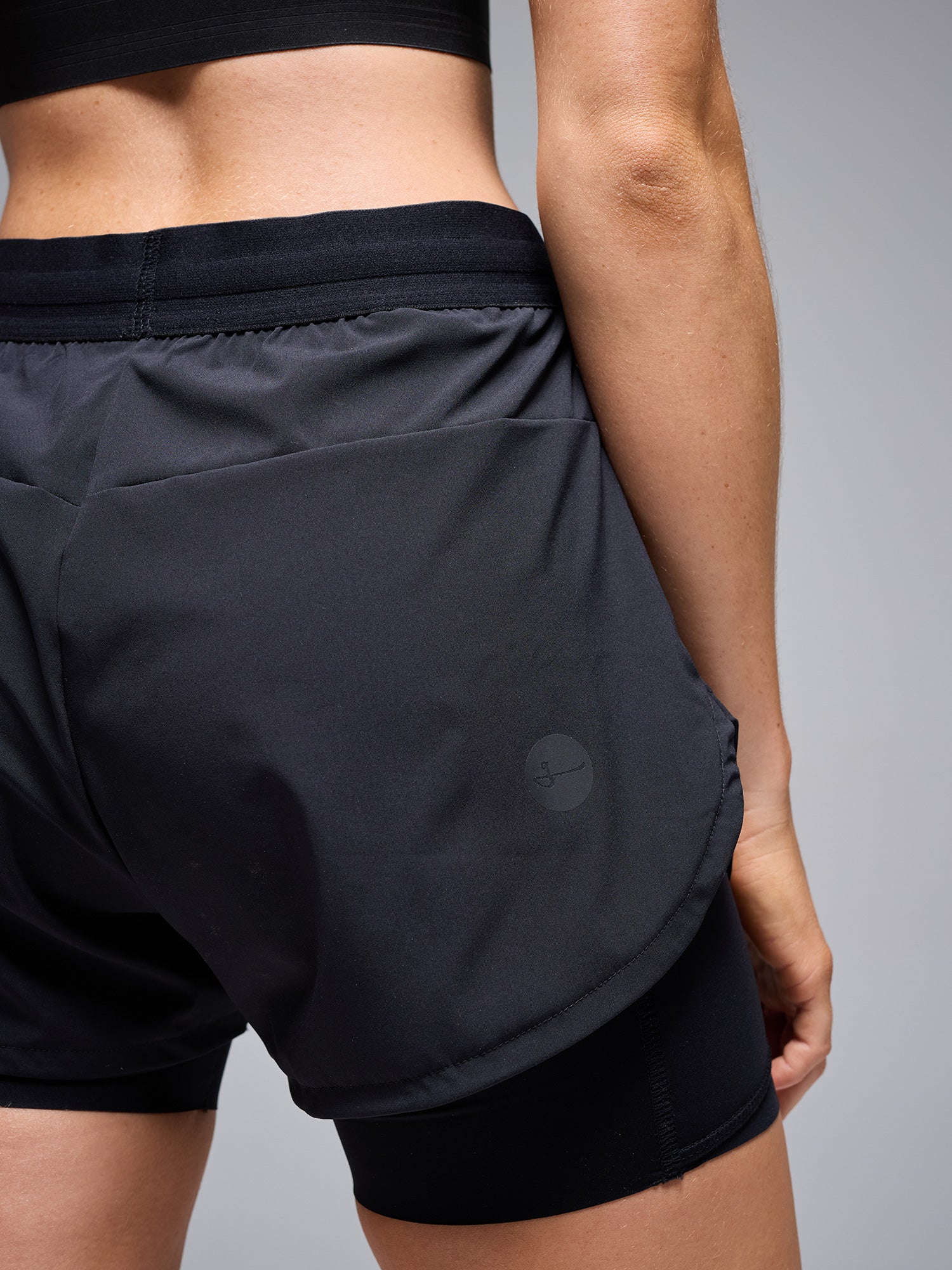 PANTALONETA BYND 2-EN-1 MUJER - NEGRO