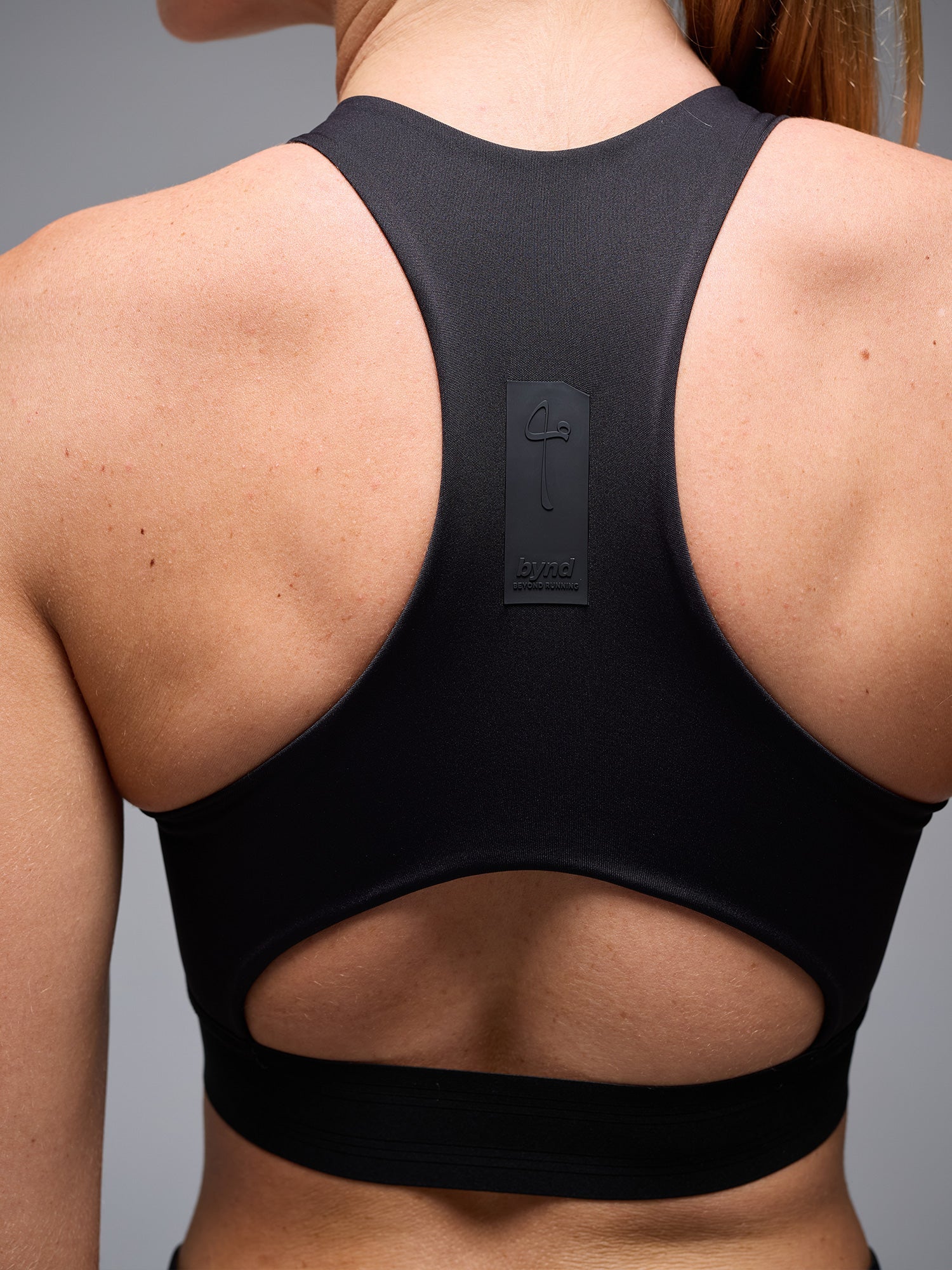 BYND TOP HALTER - NEGRO