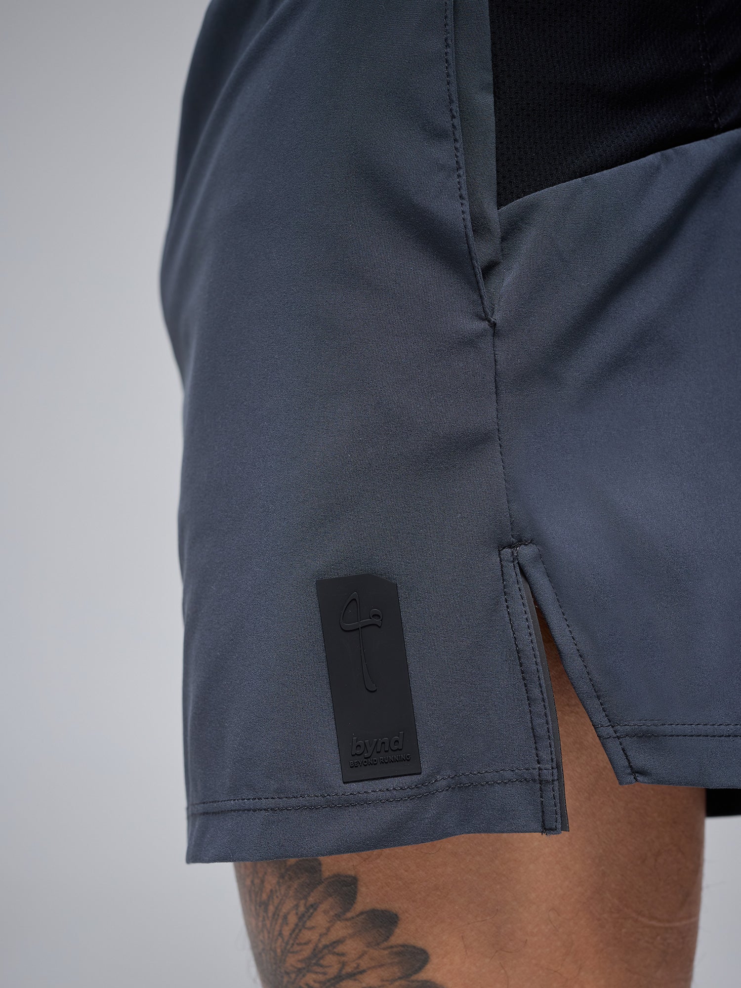 PANTALONETA BYND 5” - GRIS OSCURO