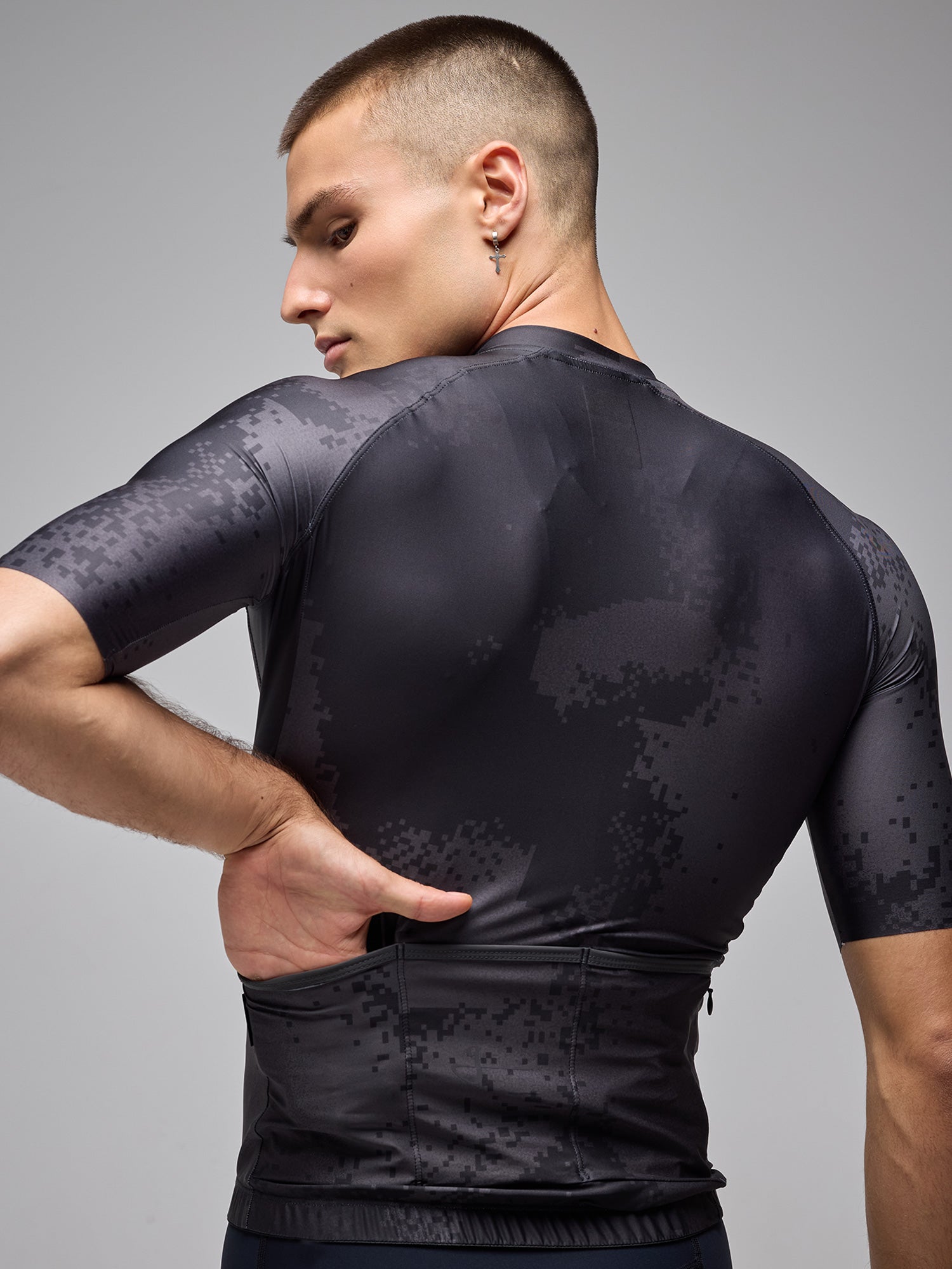 CAMISETA ESSNTL - PIXEL BLACK