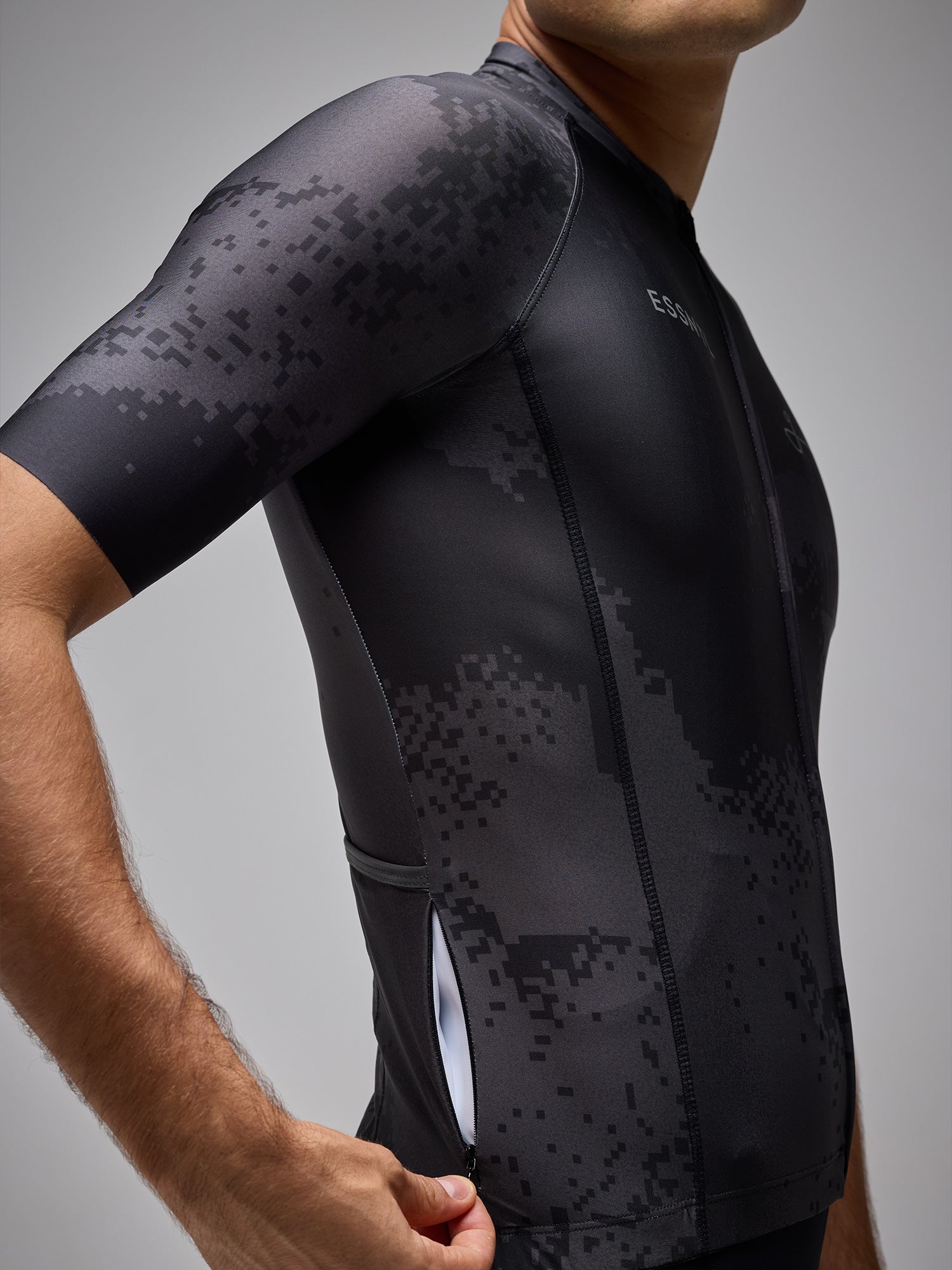 CAMISETA ESSNTL - PIXEL BLACK