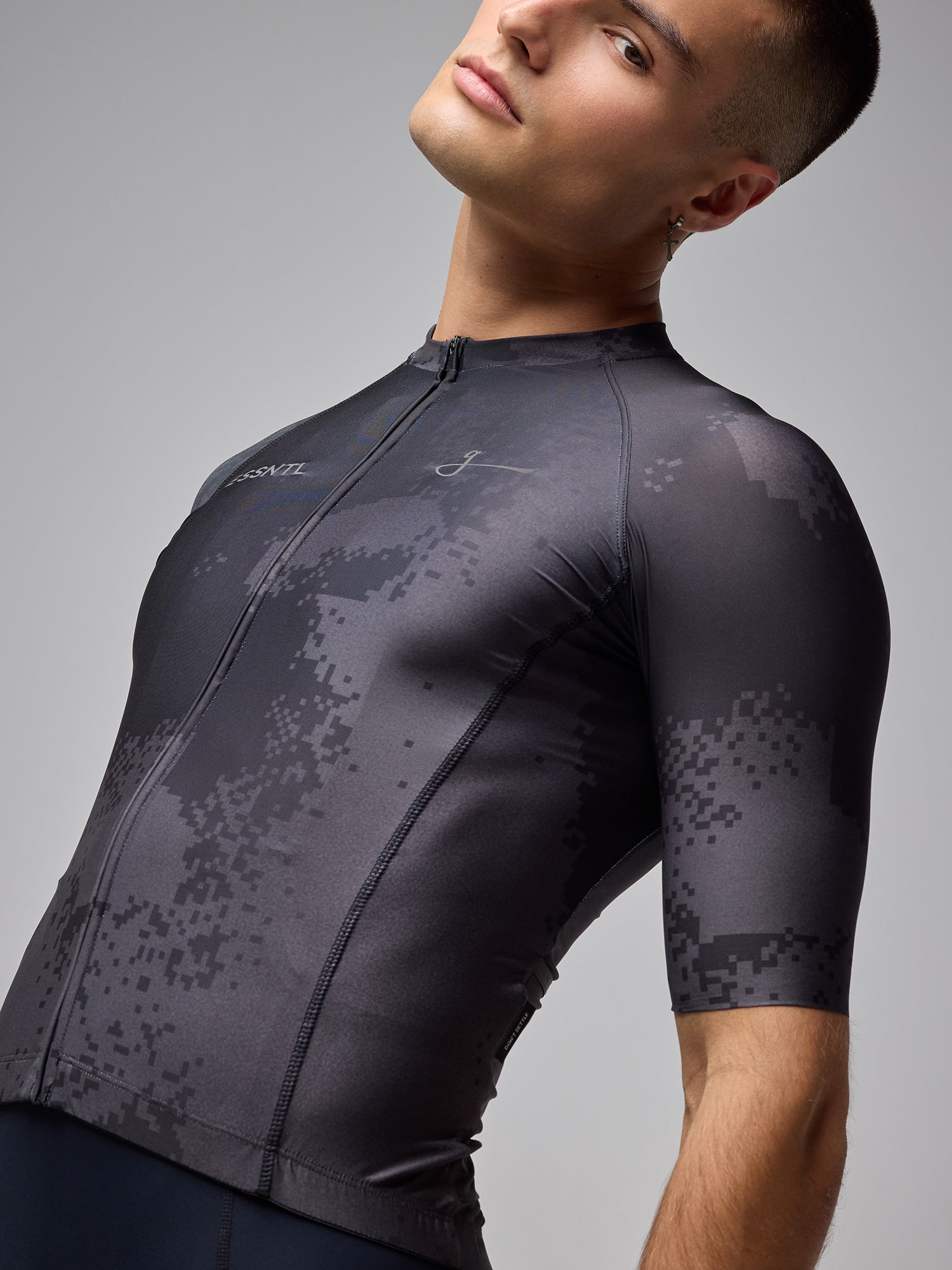 CAMISETA ESSNTL - PIXEL BLACK