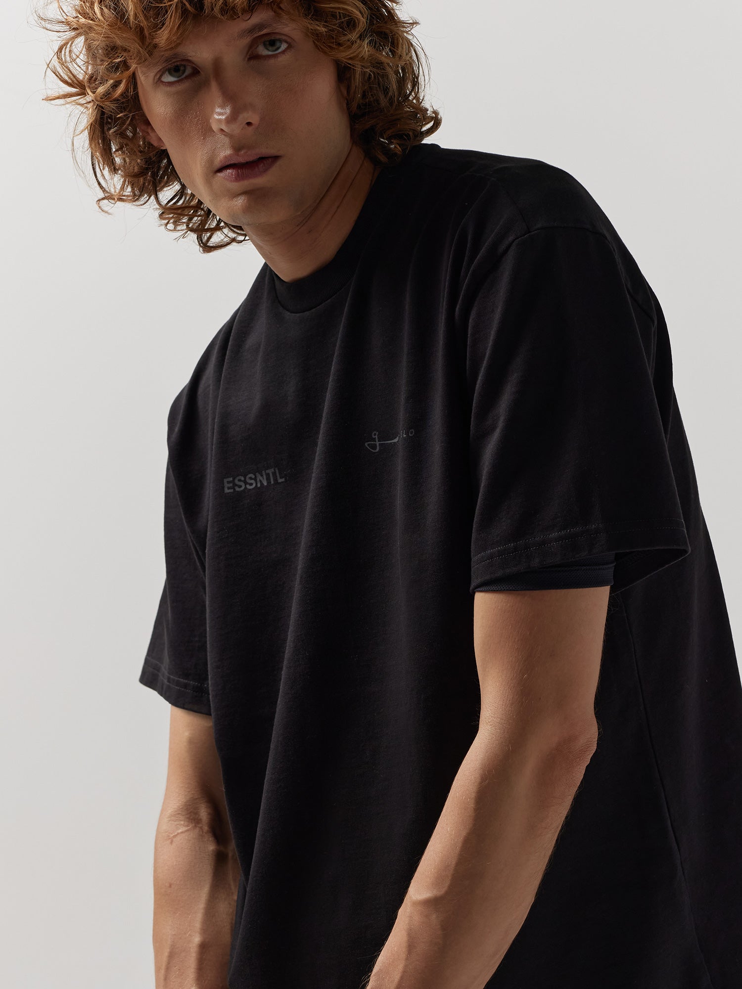 CAMISETA ESSNTL OVERSIZED NEGRO